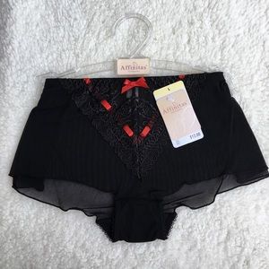 Affinitas Black Boyshorts