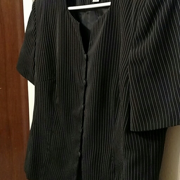 Price lowered  NYP Executive Suit.  Get the job!! - Picture 2 of 5
