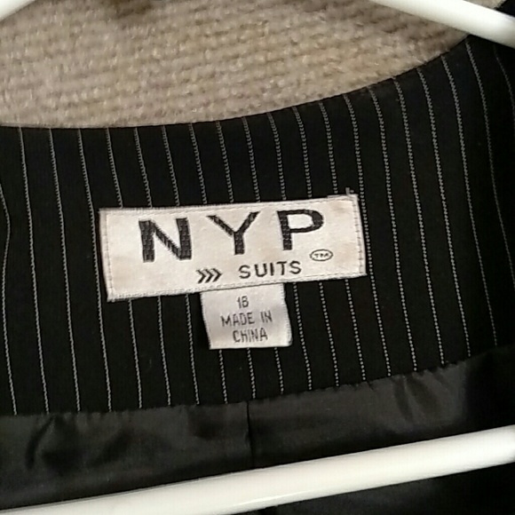 Price lowered  NYP Executive Suit.  Get the job!! - Picture 5 of 5