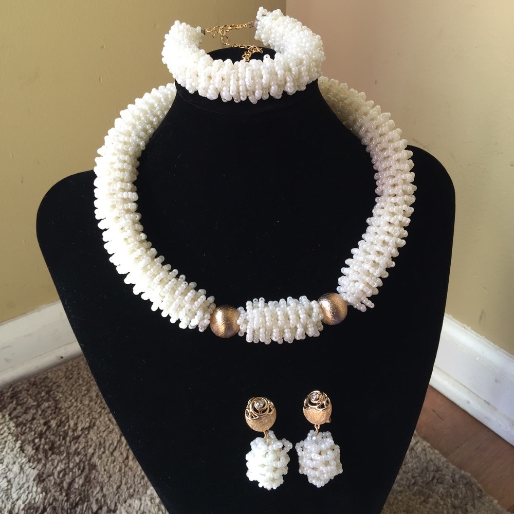 Classic handcrafted Cream Sand Beads jewelry Set - Picture 1 of 4