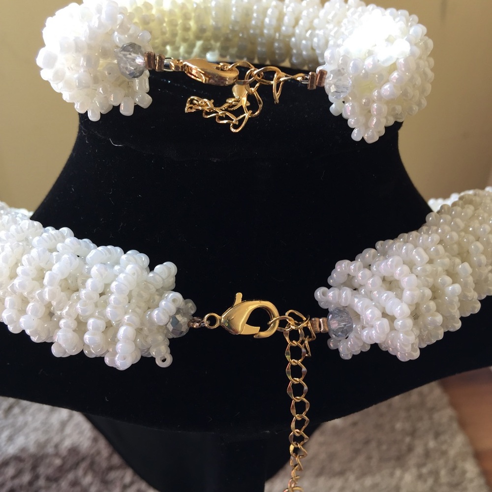 Classic handcrafted Cream Sand Beads jewelry Set - Picture 4 of 4