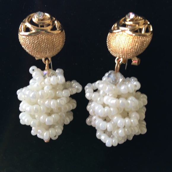 Classic handcrafted Cream Sand Beads jewelry Set - Picture 2 of 4