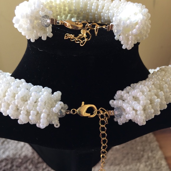 Classic handcrafted Cream Sand Beads jewelry Set - Picture 4 of 4