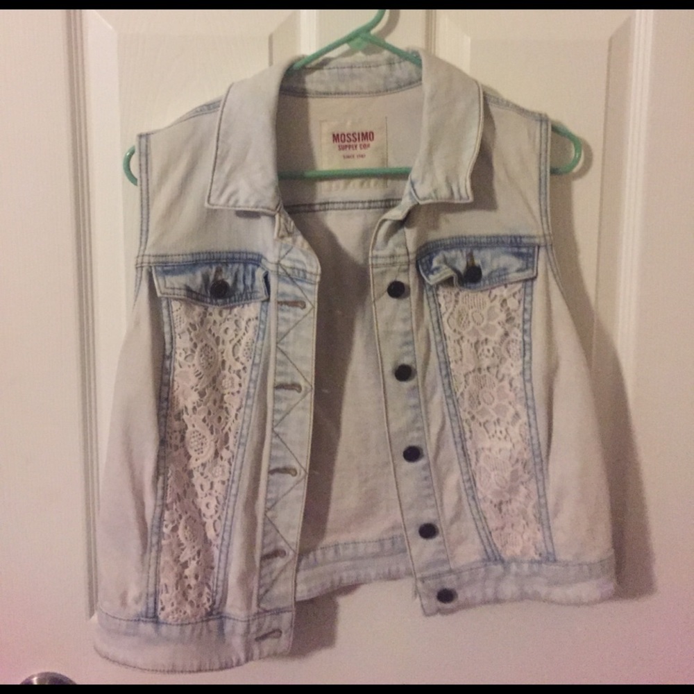 Jean jacket with lace
