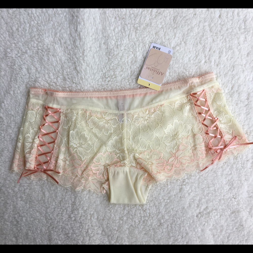 Affinitas Yellow Lace Boyshorts