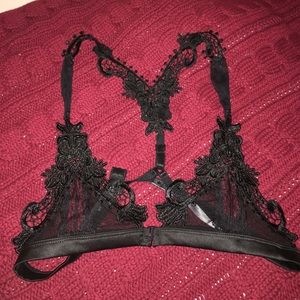 Black lacy bralette