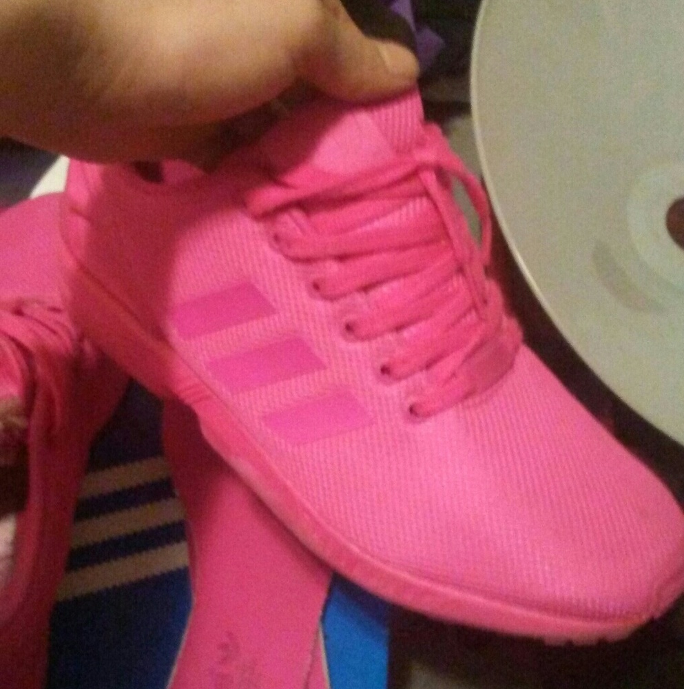Hot pink fluxs size9.5 Need gobe asap