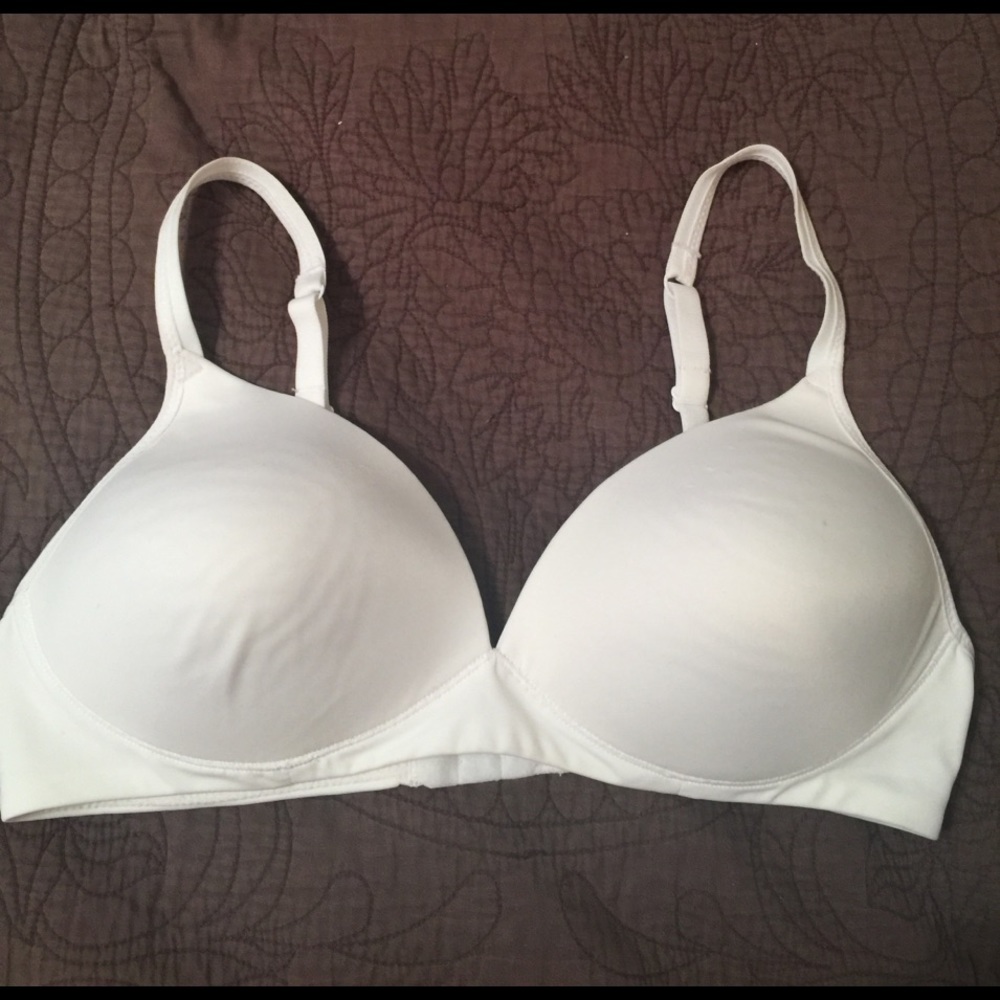 🦋Warner's white t-shirt bra.