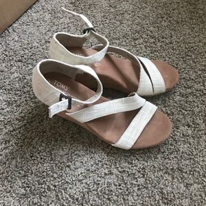 Toms wedges