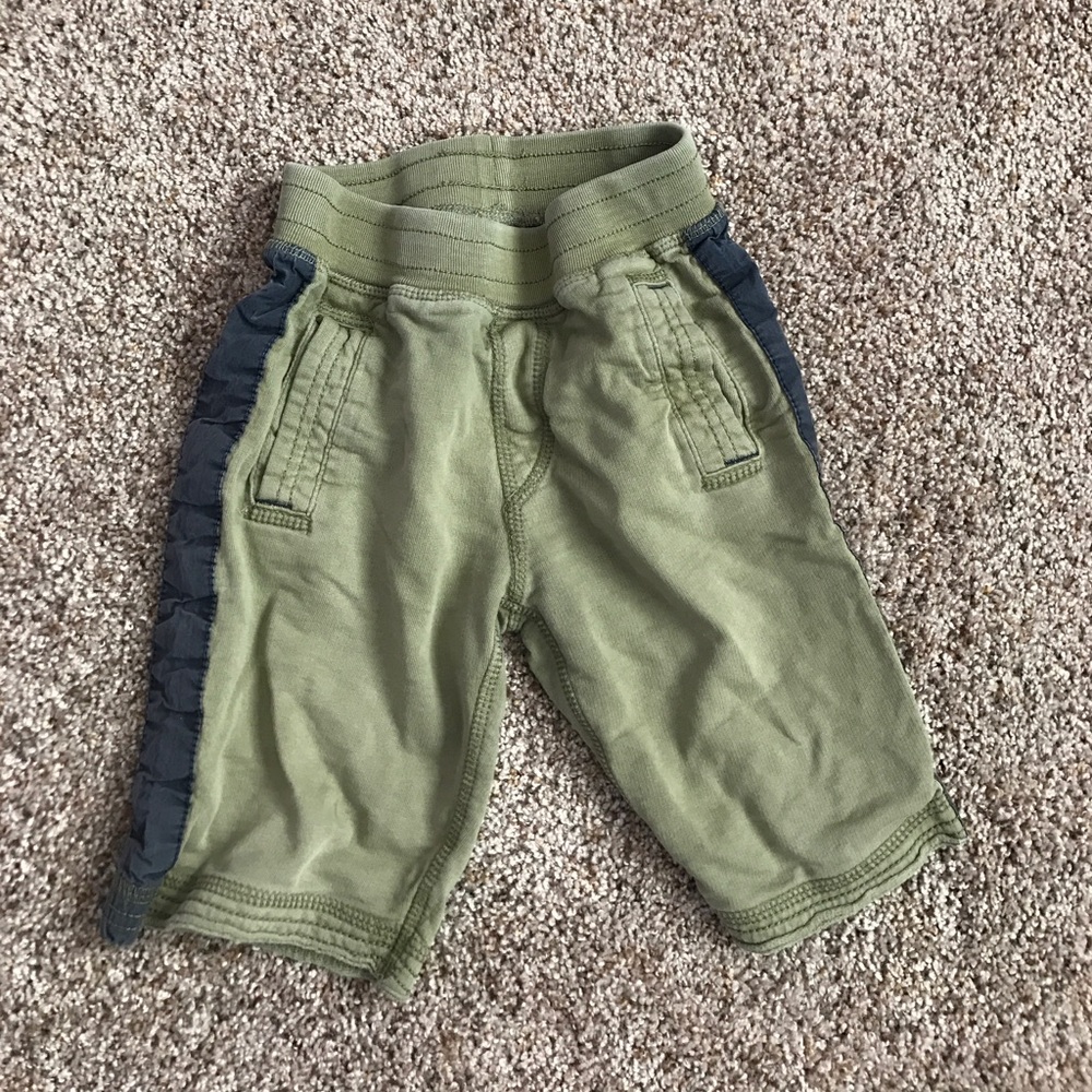 Boys shorts with side stripe