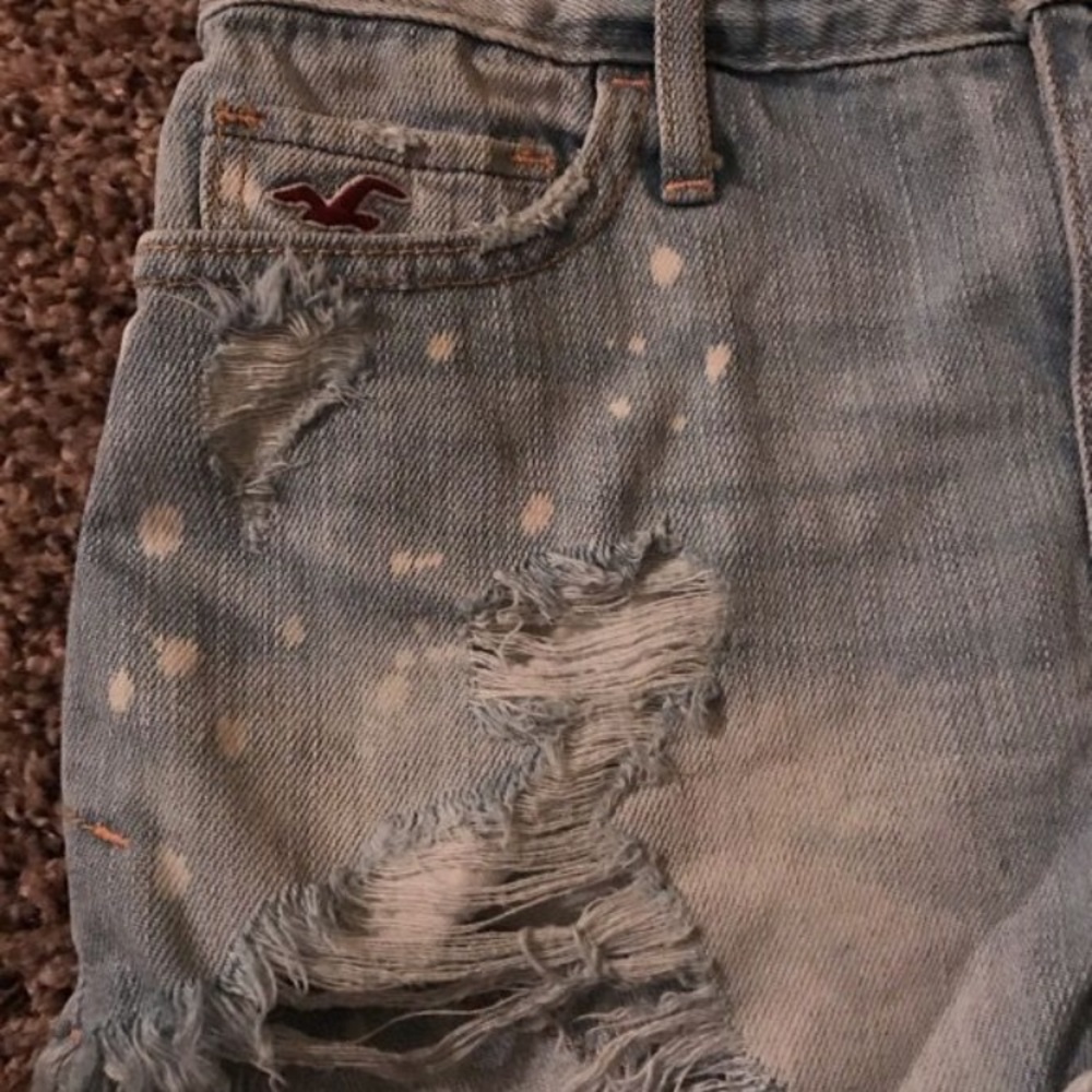 HOLLISTER HIGH RISE SHORTS - Picture 3 of 4