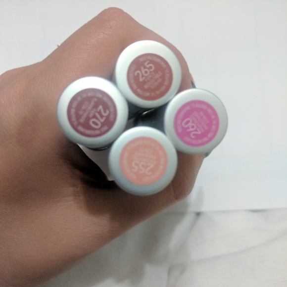 Set of Revlon Matte Balm - Picture 2 of 3