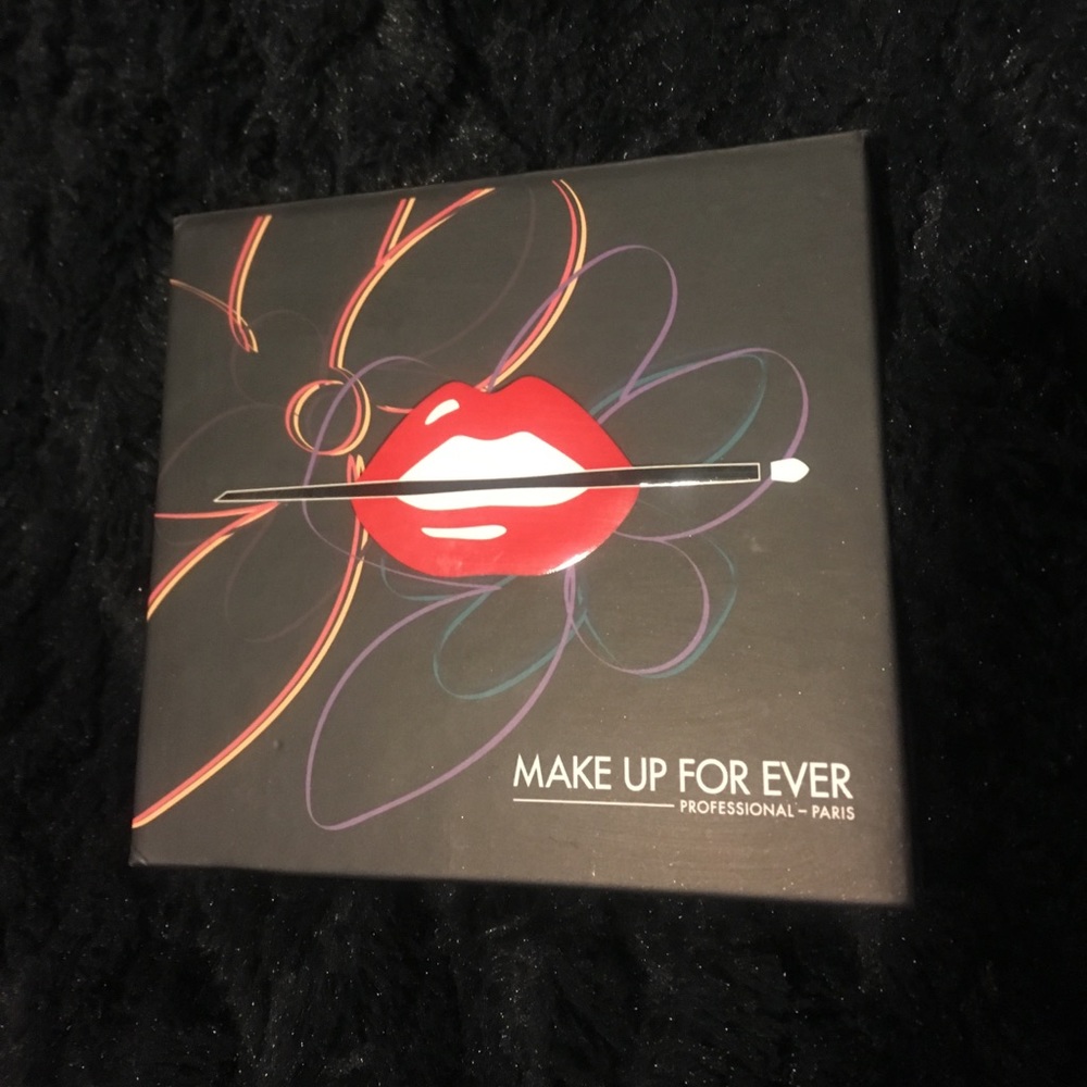 MUFE Artist Palette Volume 3-Florals