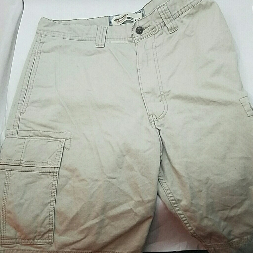 NWOT Men's khaki cargo shorts