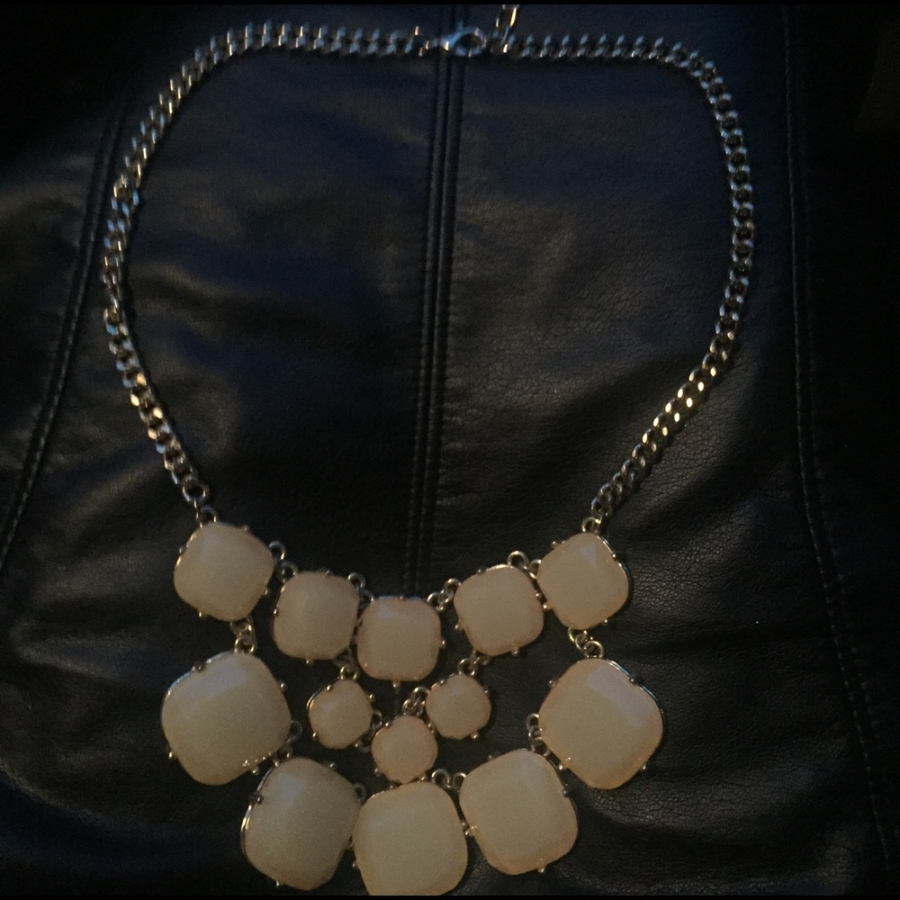✨Gold and cream necklace✨