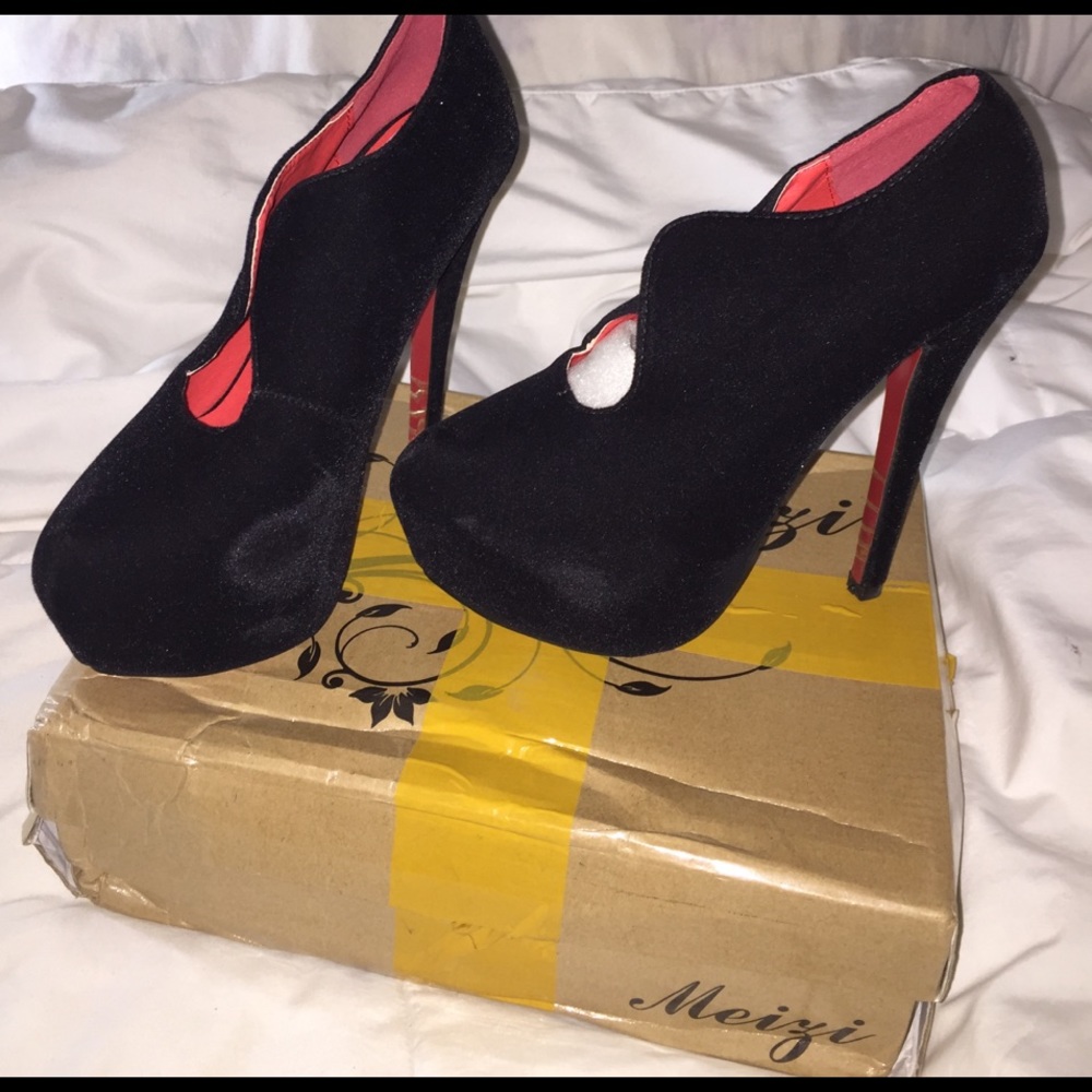 Meizi- black velvet with red bottom booties