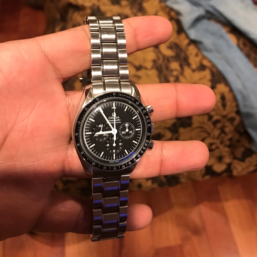 Omega speedmaster moonwatch. 100% authentic