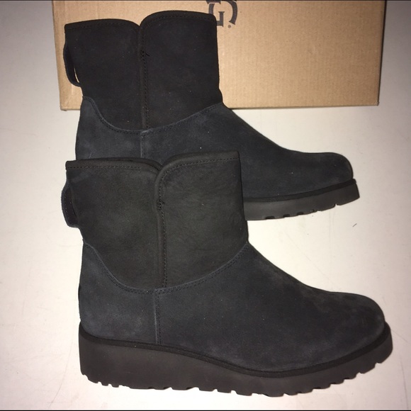 UGG Boots New In Box Size 8 - Picture 2 of 4