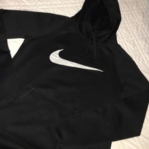 Nike therma hoodie