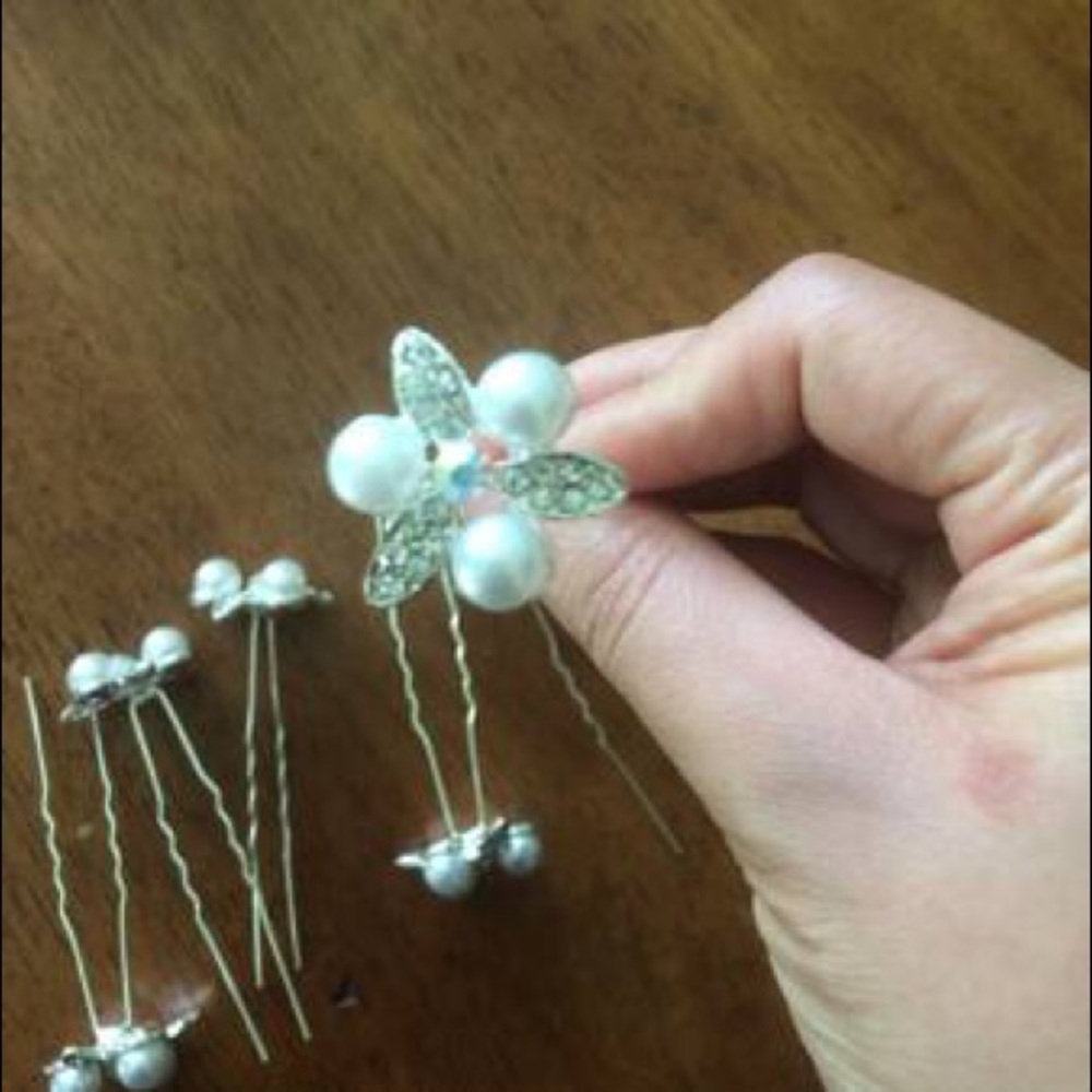 ❗️sold❗️Pearl & crystal flower hair pins