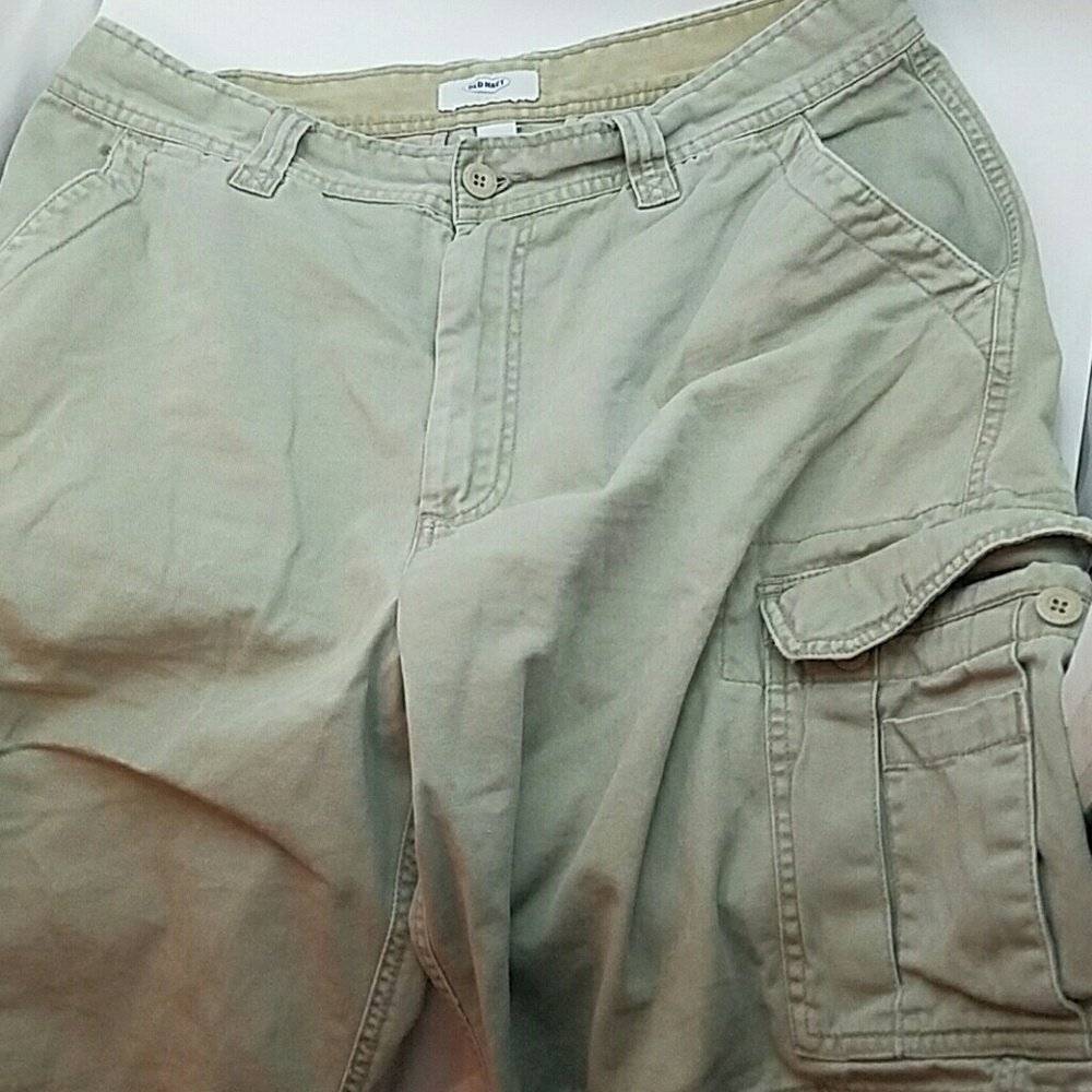 Men's khaki cargo shorts