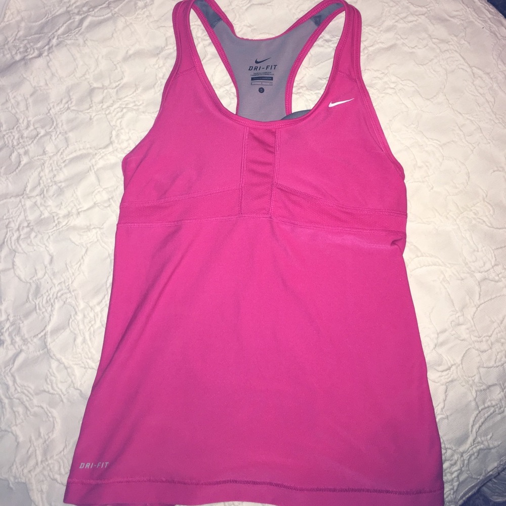 🎄Athletic pink Nike Top