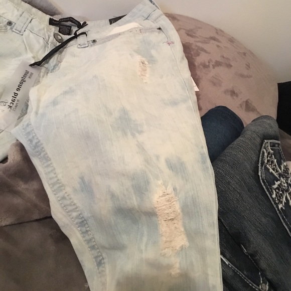 Light wash jeans - Picture 2 of 3
