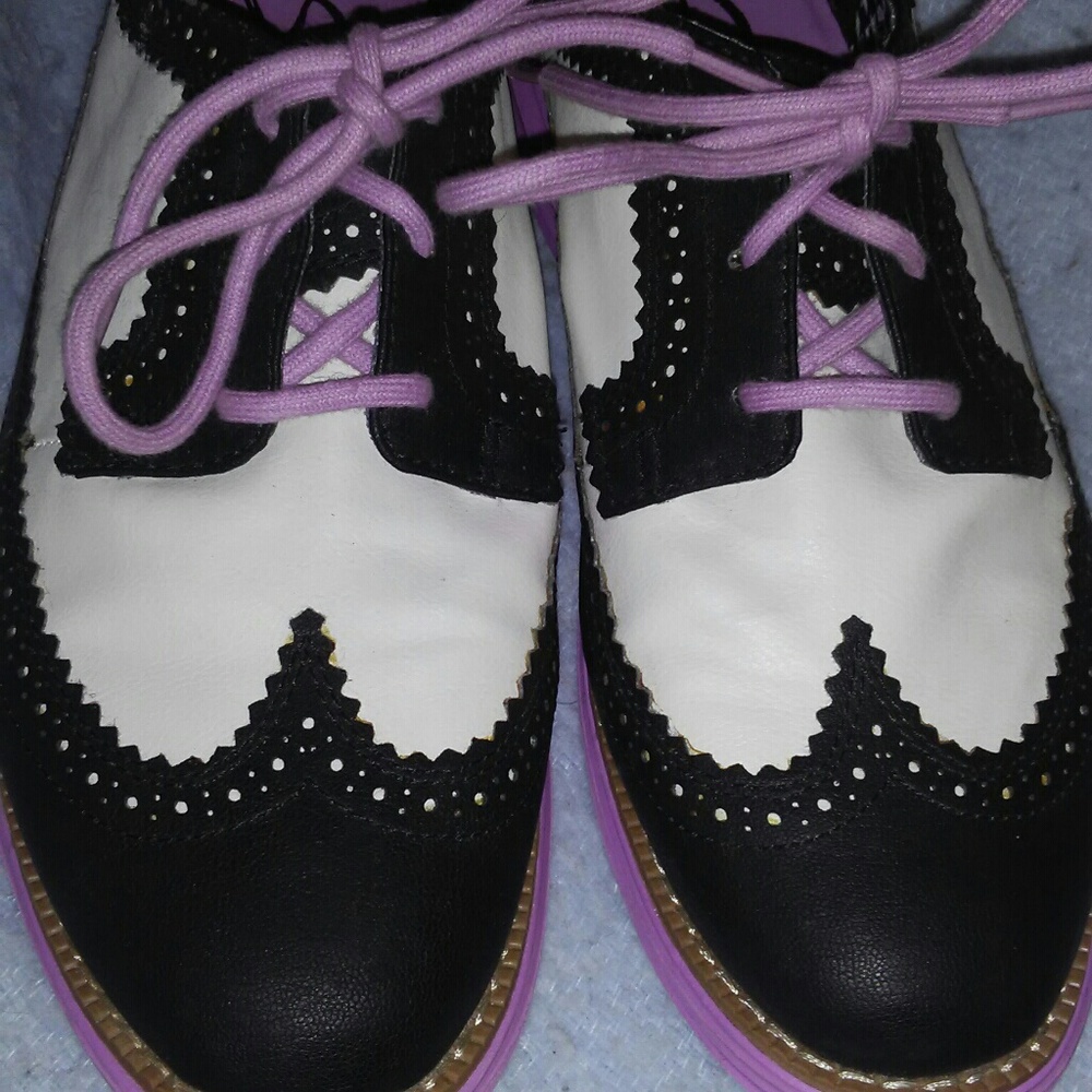 Sketchers Saddle Shoes