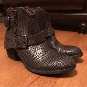 Brand new D. Pliner western collection booties