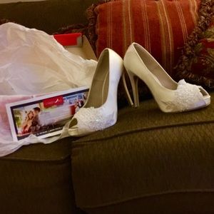 NWTS wedding heels 👠 in original box