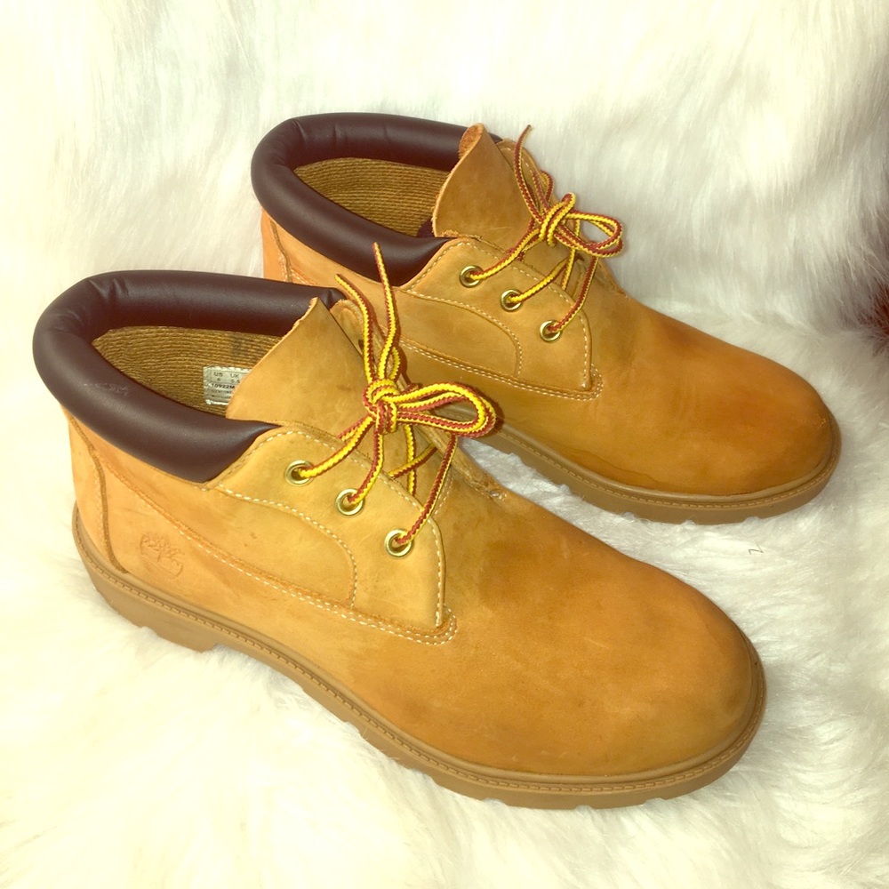 Timberland classic. Size 6 Y NO TRADES