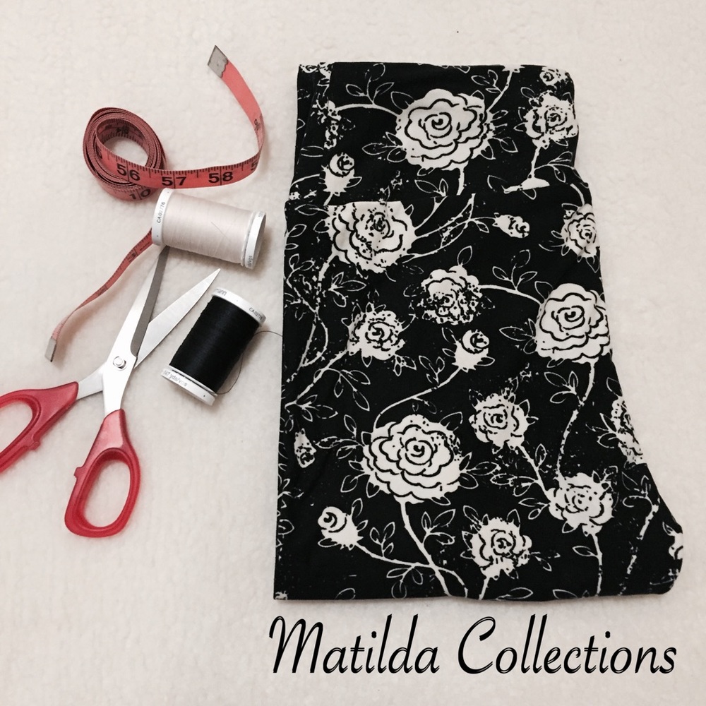LulaRoe Black with Roses OS Leggings