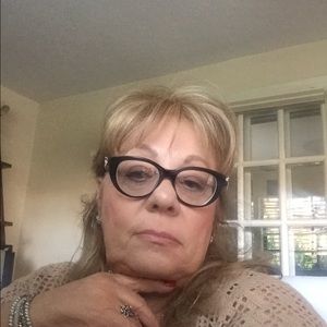 Meet your Posher, Pia