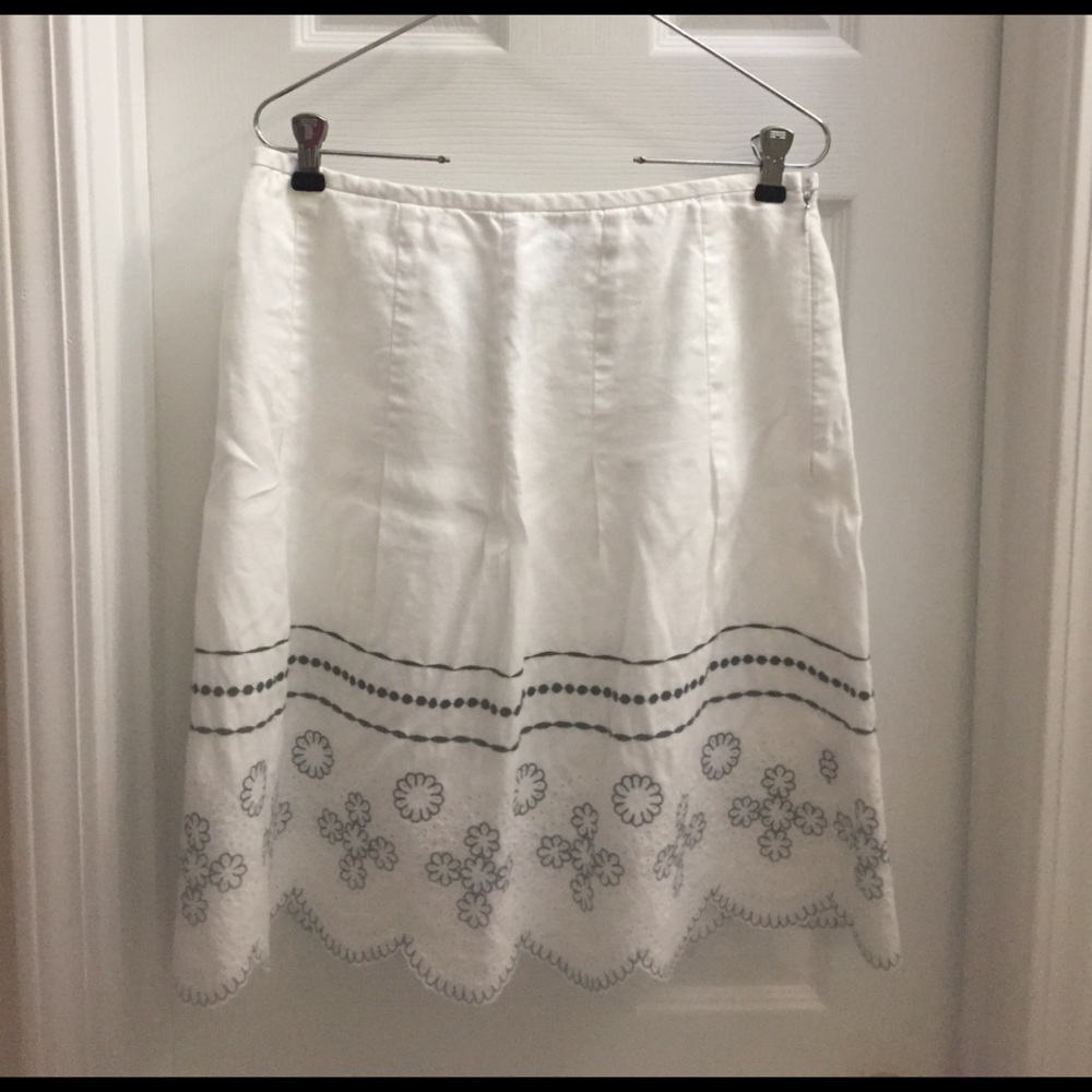 Ann Taylor Loft adorable  White linen skirt size 6