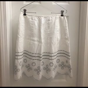 Ann Taylor Loft adorable  White linen skirt size 6