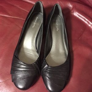 Cute, Comfy Shoes/Leather upper/see tag pic