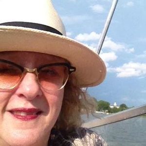 Meet your Posher, Claudia