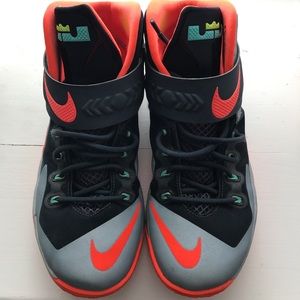 Nike Zoom Lebron Soldier 8s size 10