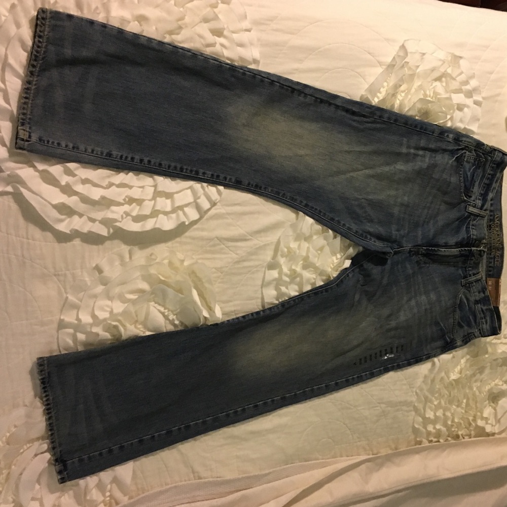 American Eagle NWT men's distressed jeans.