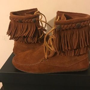 Minnetonka Moccasins ankle boots!!