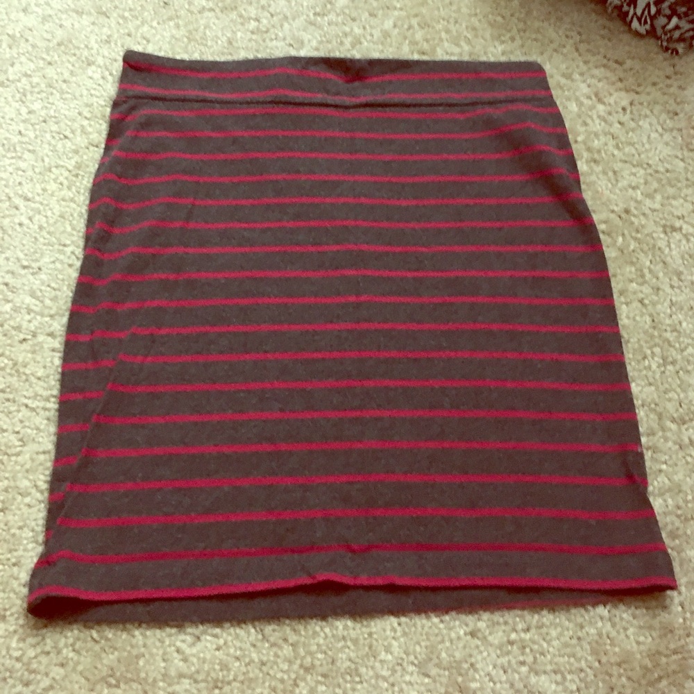 GRAY /RED FOREVER21 SKIRT. WORN ONCE