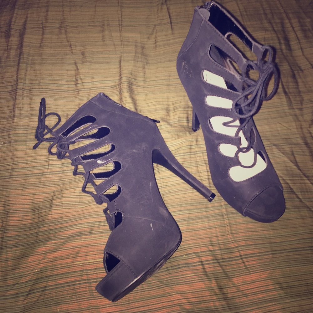 Black 2 1/2 inch high heels.