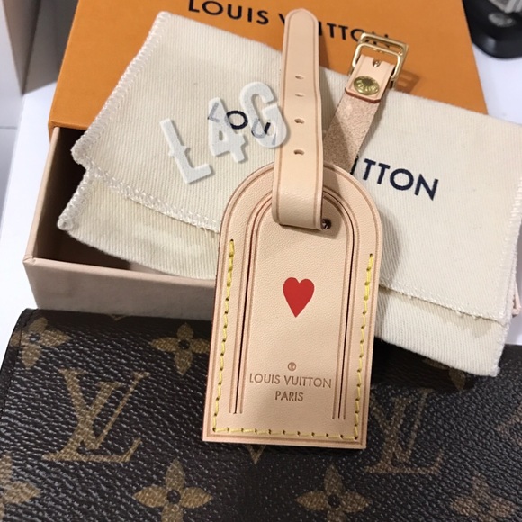 louis vuitton small luggage tag