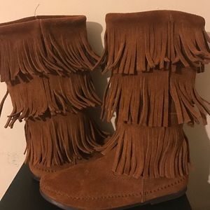 MID CALF  MINNETONKA BOOTS