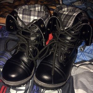 Toddler boys combat boots size 9