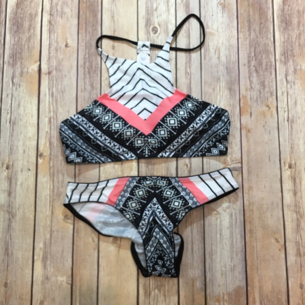 ❗️CLEARANCE ❗️T-Back Printed Bikini Set - Picture 5 of 6