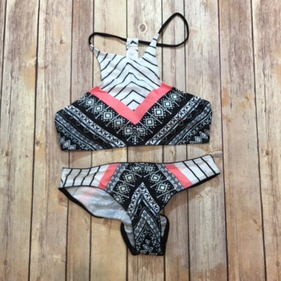 ❗️CLEARANCE ❗️T-Back Printed Bikini Set - Picture 5 of 6