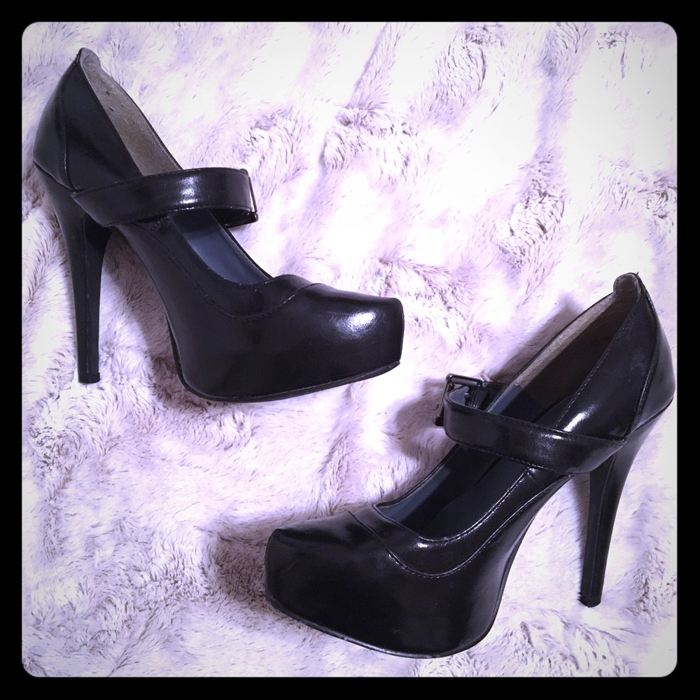 Super Sexy Black MaryJane Style Pumps