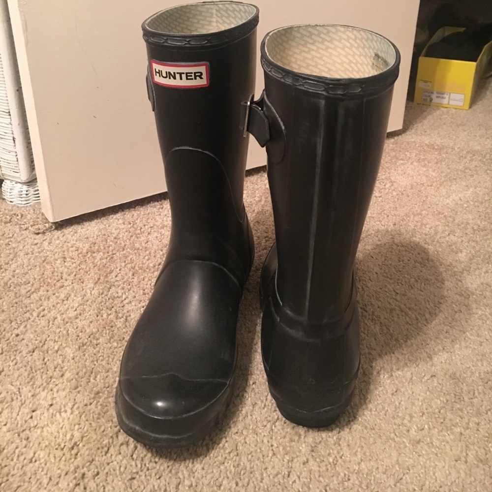Short matte black hunter boots