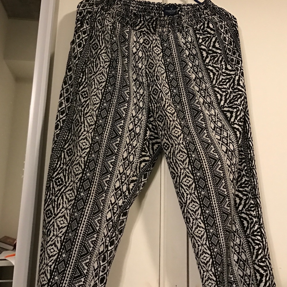 Pants from American eagle size small price frim !